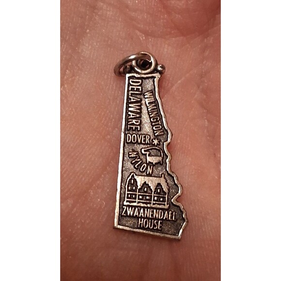 Vintage Delaware State Dangle Charm Metal Travel Souvenir - Picture 1 of 2